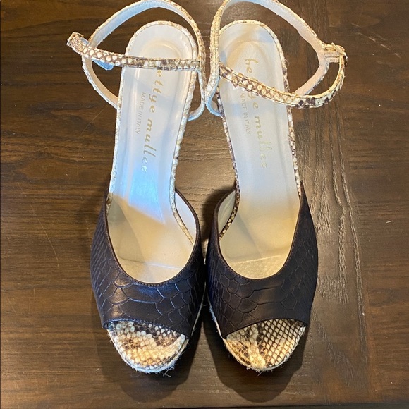 Bettye Muller Black and Tan Snakeskin Open Toe Heeled Sandals. Sz 38.5. (8) - Picture 2 of 14